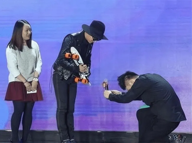 就连最低调的李维嘉都出事,芒果台八大主持人彻底“沦陷”了 就连最低调的李维嘉都出事,芒果台八大主持人彻底“沦陷”了