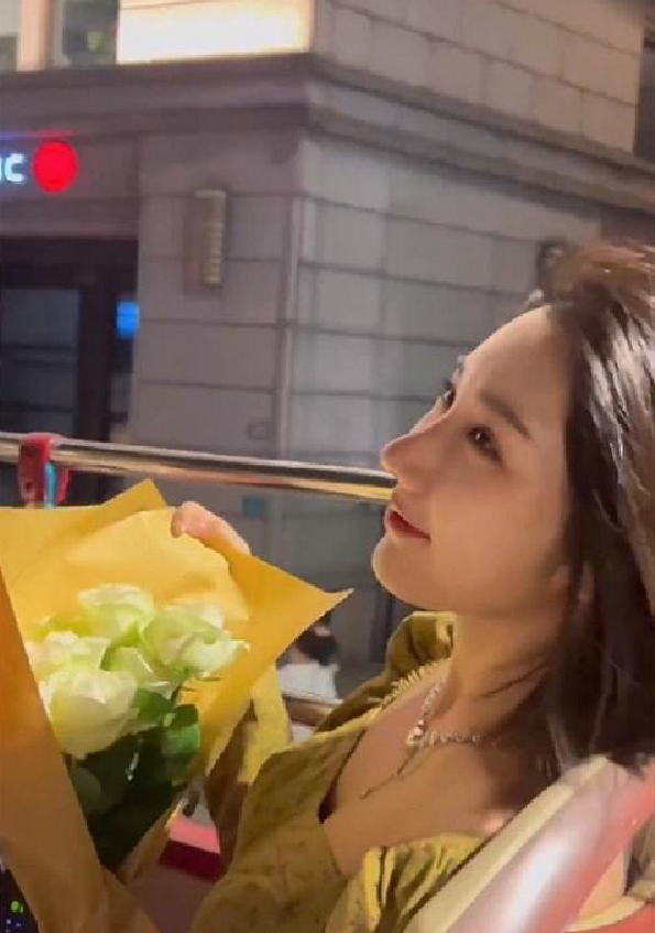 都美竹整容前旧照曝光,网友评价比现在好看,可惜以前的颜值了 都美竹整容前旧照曝光,网友评价比现在好看,可惜以前的颜值了