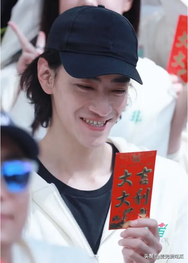 《非凡医者》开拍?男主郑云龙长相惹争议,网友吐槽像古代青铜器 《非凡医者》开拍?男主郑云龙长相惹争议,网友吐槽像古代青铜器