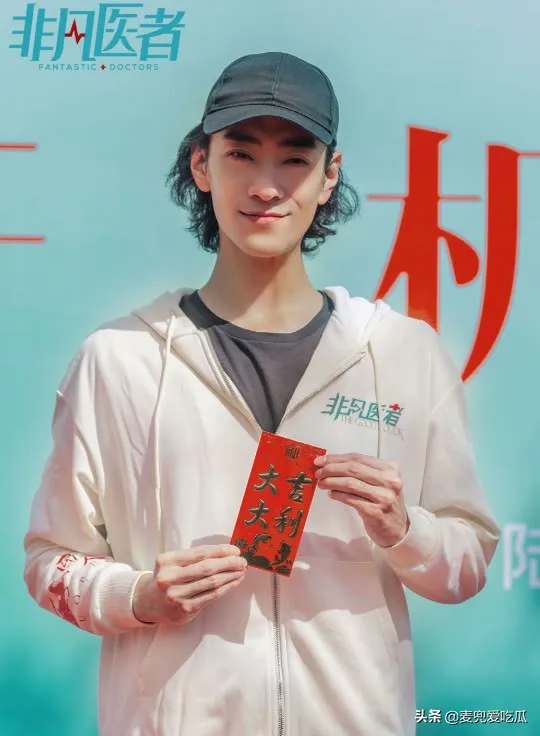 《非凡医者》开拍?男主郑云龙长相惹争议,网友吐槽像古代青铜器 《非凡医者》开拍?男主郑云龙长相惹争议,网友吐槽像古代青铜器