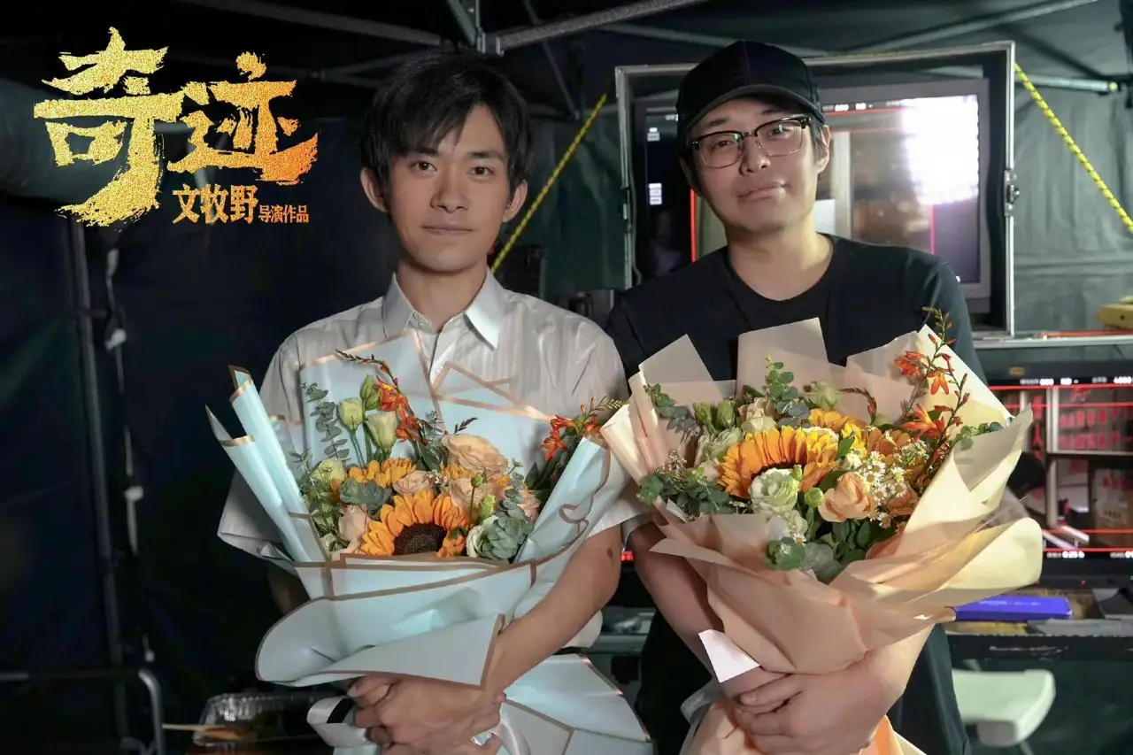 《长津湖》还在上映，易烊千玺新片杀青，幕后阵容强大，预测30亿