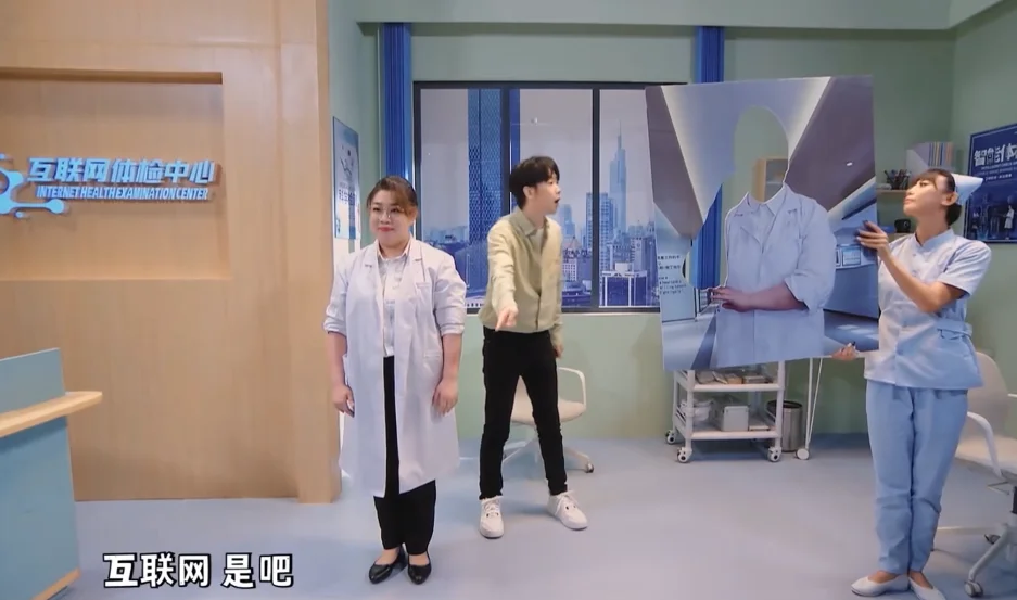 《喜剧大赛》爆笑小品,讽刺“超前点播”,观众:小丑竟是我自己 《喜剧大赛》爆笑小品,讽刺“超前点播”,观众:小丑竟是我自己