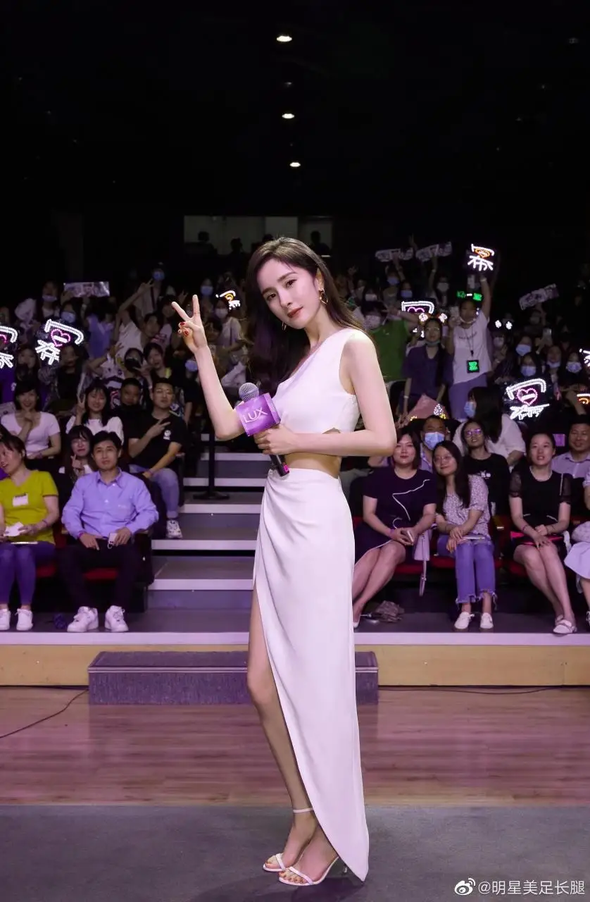 杨幂近期照片,你们喜欢吗 杨幂近期照片,你们喜欢吗