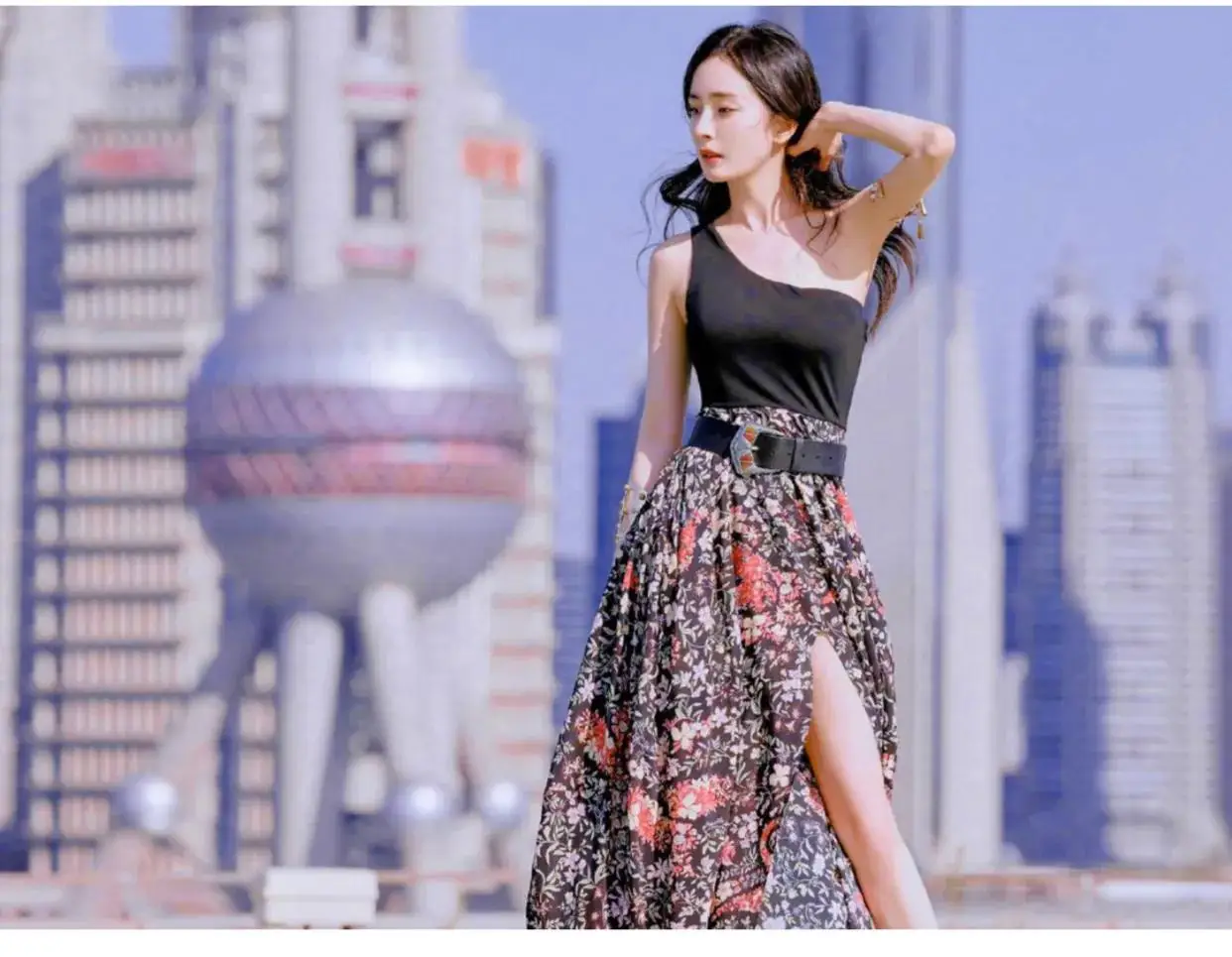 杨幂时尚感真的太绝了、潮流中不乏魅力,时尚感十足 杨幂时尚感真的太绝了、潮流中不乏魅力,时尚感十足