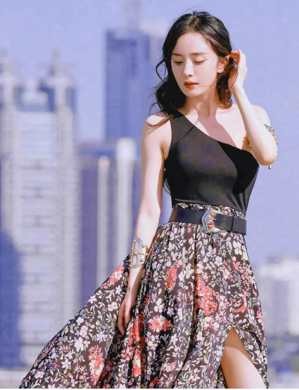 杨幂时尚感真的太绝了、潮流中不乏魅力,时尚感十足 杨幂时尚感真的太绝了、潮流中不乏魅力,时尚感十足