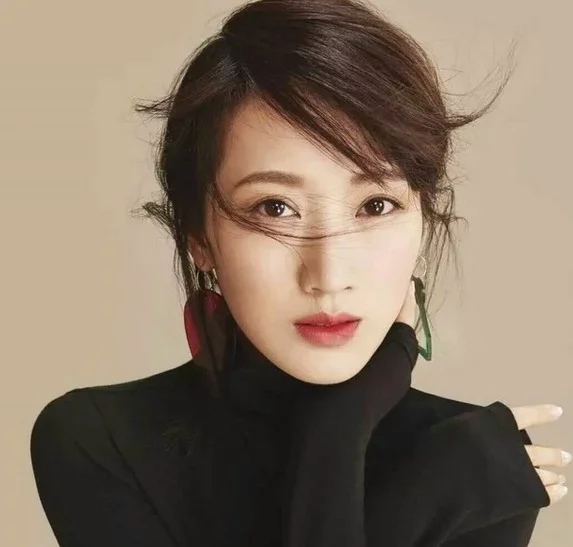 李念31岁嫁富豪生两娃身家亿万,如今豪门少奶奶梦碎,瘦的心疼 李念31岁嫁富豪生两娃身家亿万,如今豪门少奶奶梦碎,瘦的心疼