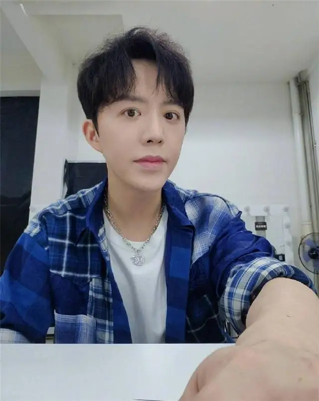 李云迪被抓细节疑曝光,多次进行交易,警方蹲守现场抓到实锤 李云迪被抓细节疑曝光,多次进行交易,警方蹲守现场抓到实锤