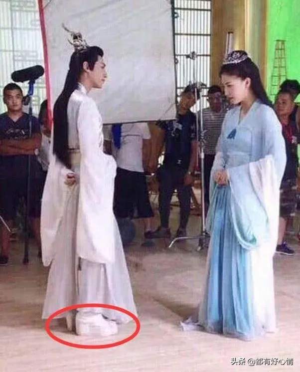 拍古装剧穿“高跟鞋”的明星,鞠婧祎还好,看到王一博:过分了 拍古装剧穿“高跟鞋”的明星,鞠婧祎还好,看到王一博:过分了
