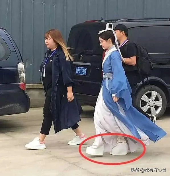 拍古装剧穿“高跟鞋”的明星,鞠婧祎还好,看到王一博:过分了 拍古装剧穿“高跟鞋”的明星,鞠婧祎还好,看到王一博:过分了