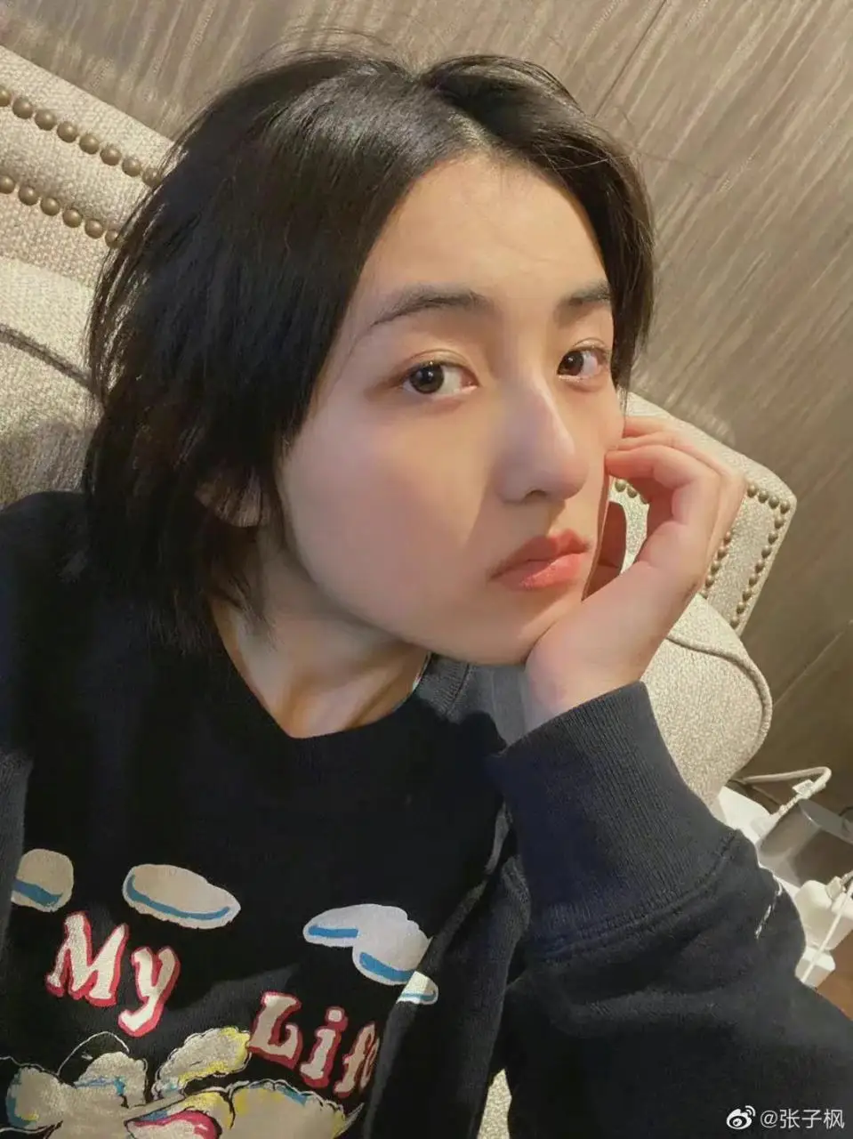 张子枫晒素颜自拍 妹妹皮肤真的好好,胶原蛋白满满,狠狠地羡慕了 张子枫晒素颜自拍 妹妹皮肤真的好好,胶原蛋白满满,狠狠地羡慕了