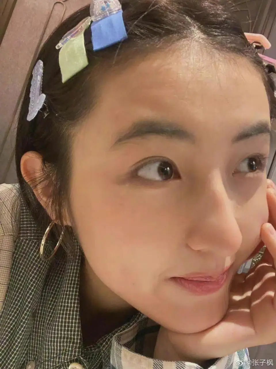 张子枫晒素颜自拍 妹妹皮肤真的好好,胶原蛋白满满,狠狠地羡慕了 张子枫晒素颜自拍 妹妹皮肤真的好好,胶原蛋白满满,狠狠地羡慕了