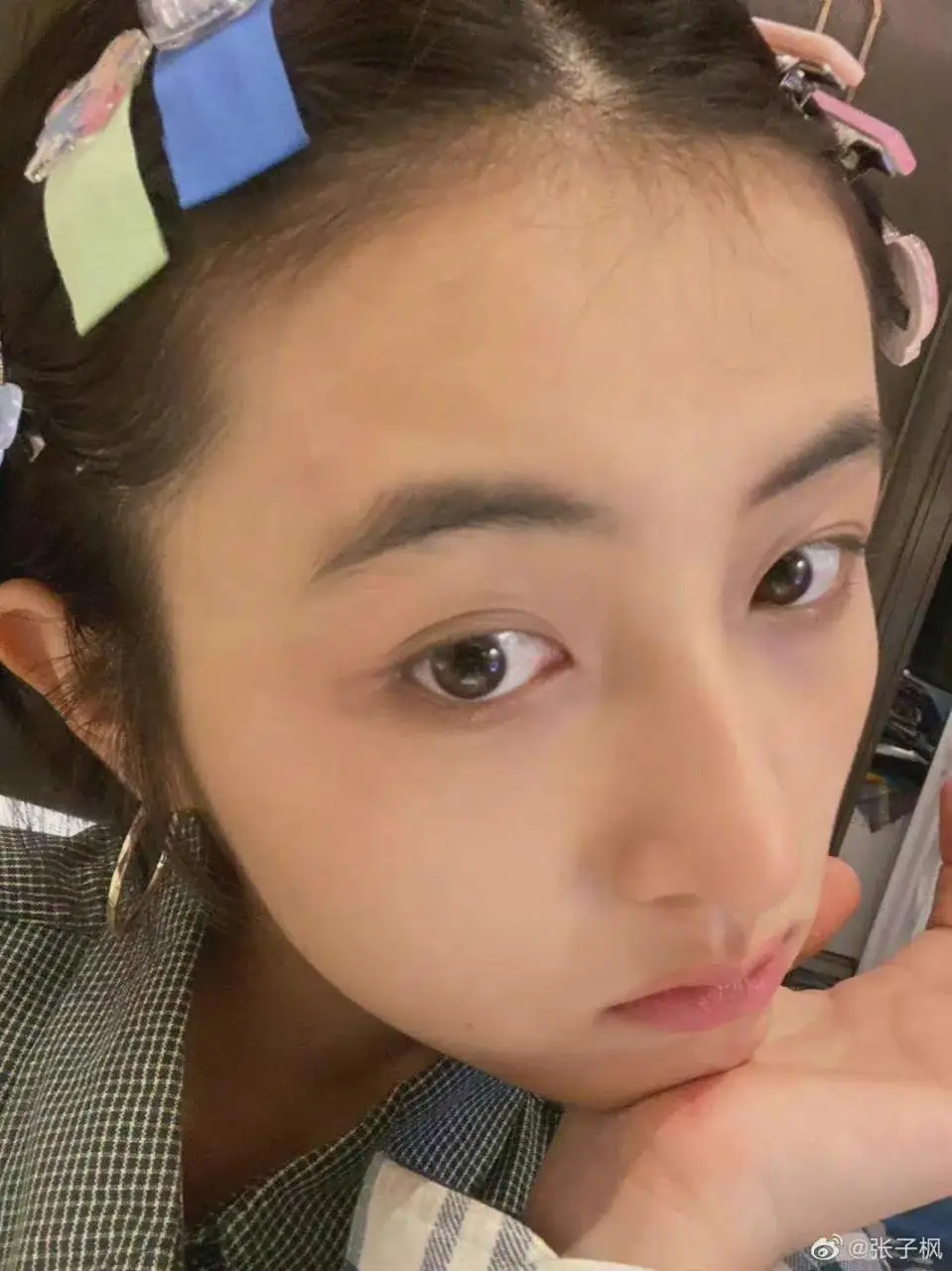 张子枫晒素颜自拍 妹妹皮肤真的好好,胶原蛋白满满,狠狠地羡慕了 张子枫晒素颜自拍 妹妹皮肤真的好好,胶原蛋白满满,狠狠地羡慕了