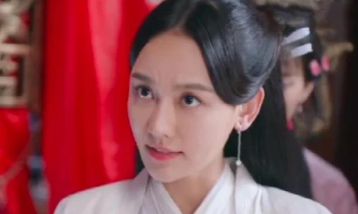 没见过这么“凶狠”的白素贞,不会演就别硬演,看看前辈怎么演 没见过这么“凶狠”的白素贞,不会演就别硬演,看看前辈怎么演
