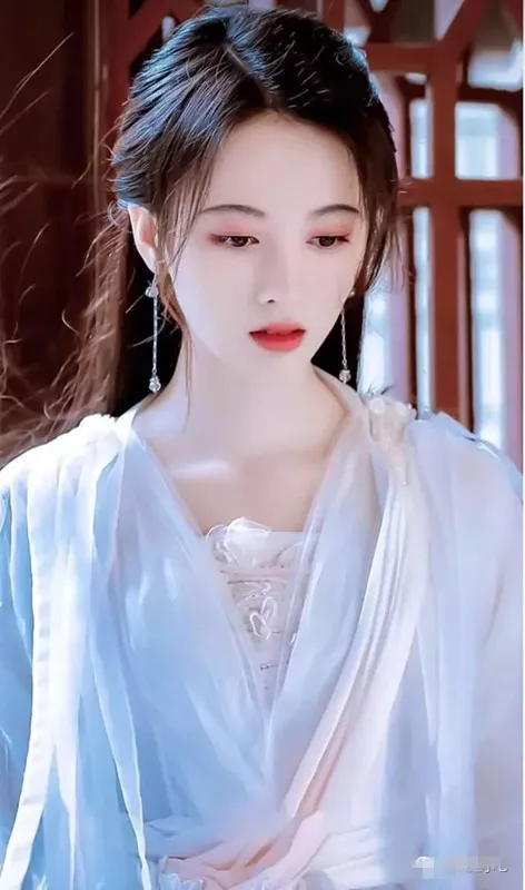 没见过这么“凶狠”的白素贞,不会演就别硬演,看看前辈怎么演 没见过这么“凶狠”的白素贞,不会演就别硬演,看看前辈怎么演