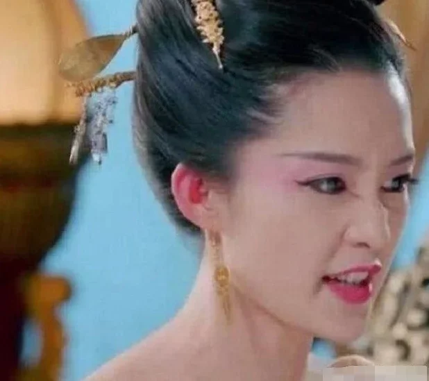 同样是表达愤怒杨颖眼睛瞪最大,刘诗诗靠妆容,周迅的眼神绝了 同样是表达愤怒杨颖眼睛瞪最大,刘诗诗靠妆容,周迅的眼神绝了