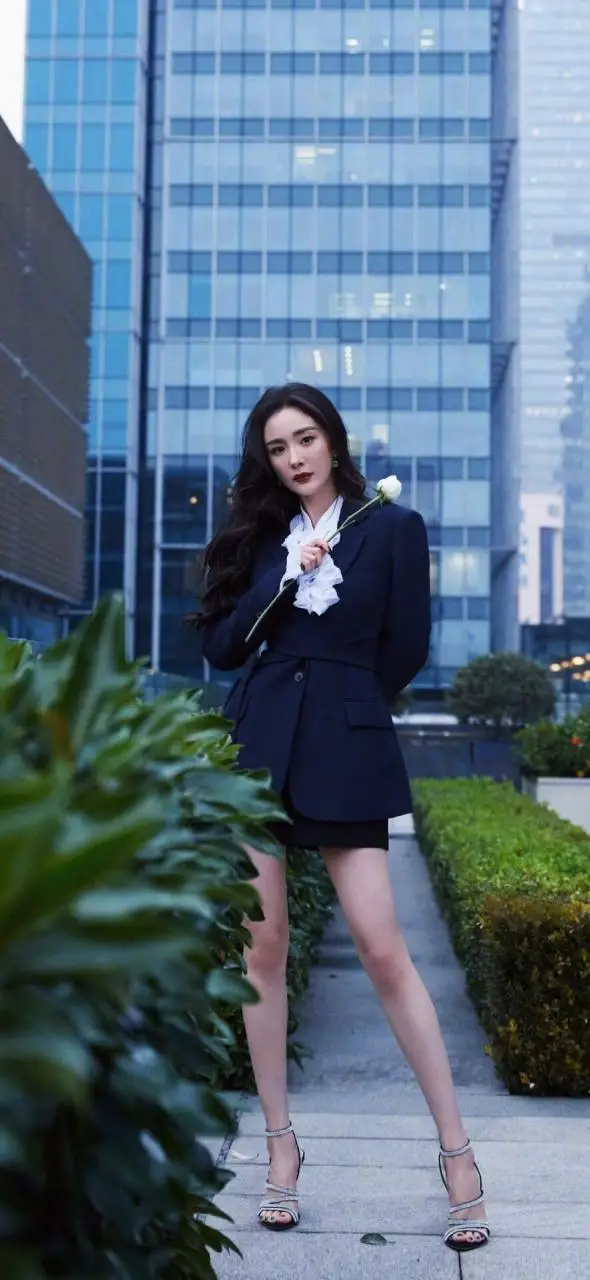 杨幂 时尚穿搭 幂幂穿搭永远的王者 杨幂 时尚穿搭 幂幂穿搭永远的王者