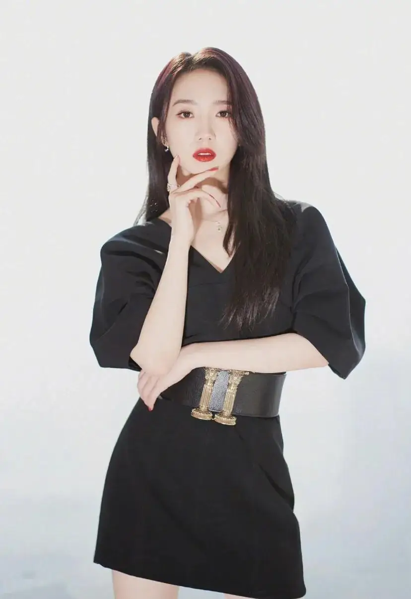 新生代小花孟美岐 新生代小花孟美岐