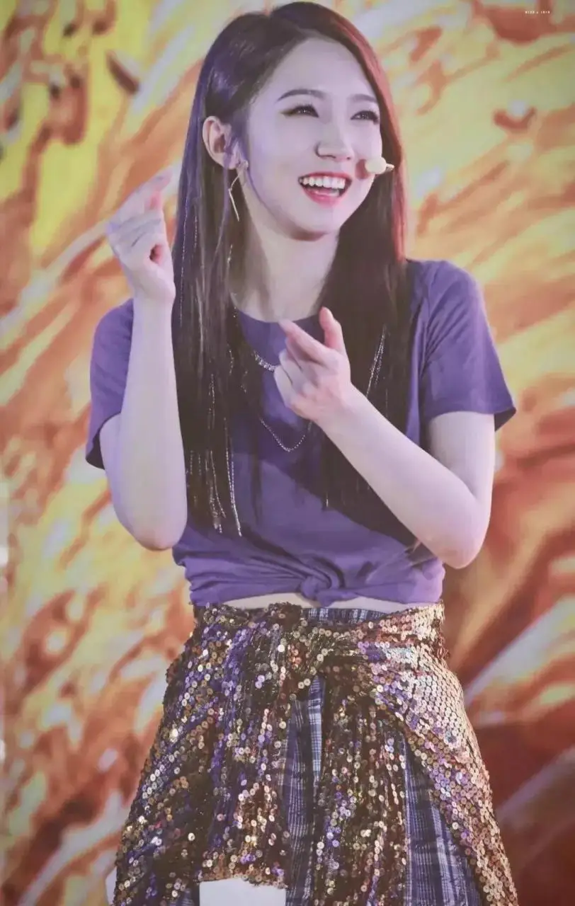 新生代小花孟美岐 新生代小花孟美岐