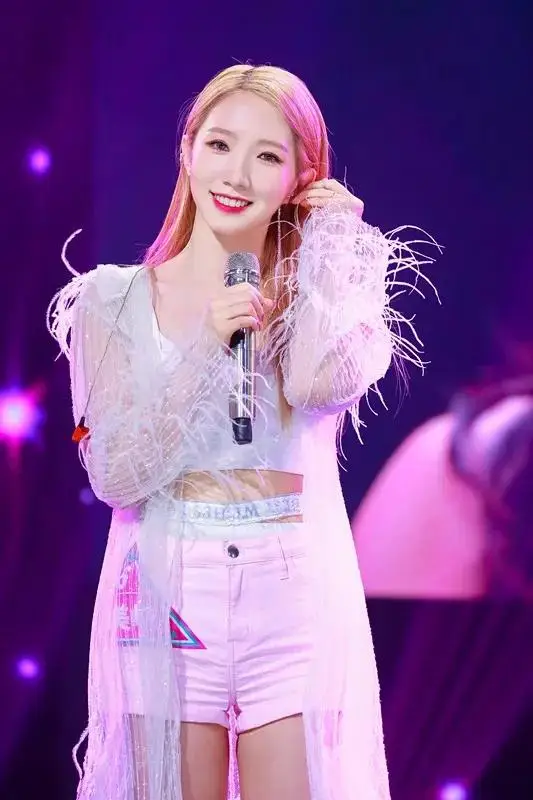新生代小花孟美岐 新生代小花孟美岐