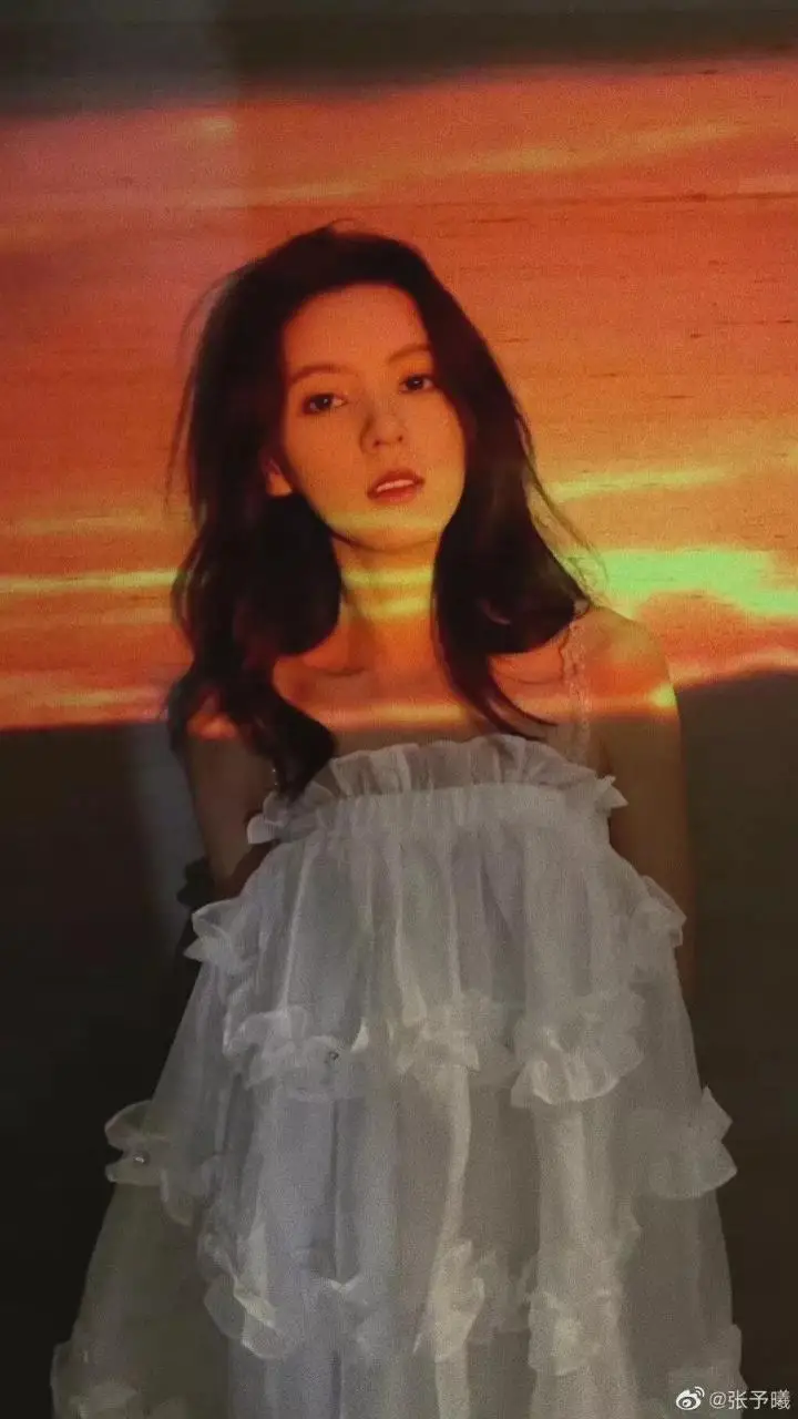 张予曦白色吊带仙女裙 张予曦白色吊带仙女裙