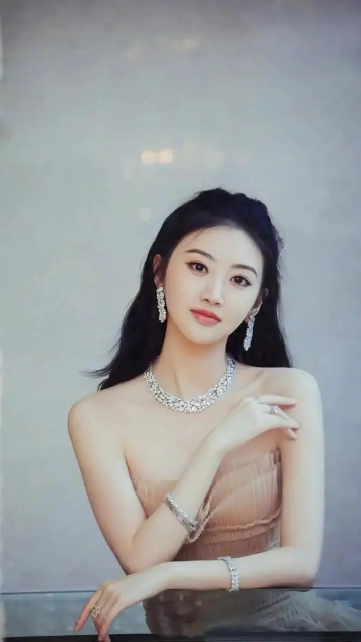 景甜皮肤白皙 景甜皮肤白皙
