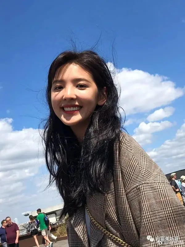 又有甜妹被思聪盯上?网红们抢着碰瓷,得美成啥样啊… 又有甜妹被思聪盯上?网红们抢着碰瓷,得美成啥样啊…