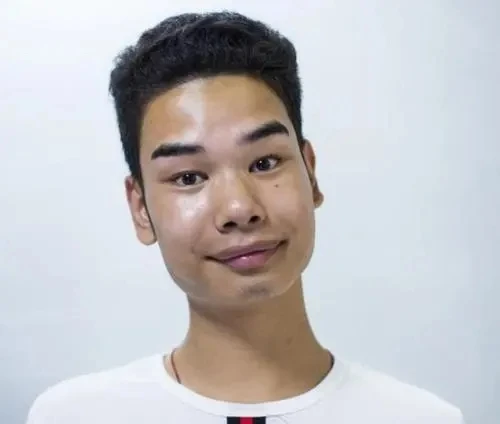 3年前,一夜爆火的“发际线男孩”小吴,如今怎样了? 3年前,一夜爆火的“发际线男孩”小吴,如今怎样了?