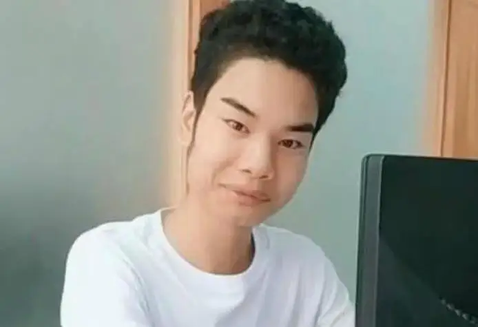3年前,一夜爆火的“发际线男孩”小吴,如今怎样了? 3年前,一夜爆火的“发际线男孩”小吴,如今怎样了?