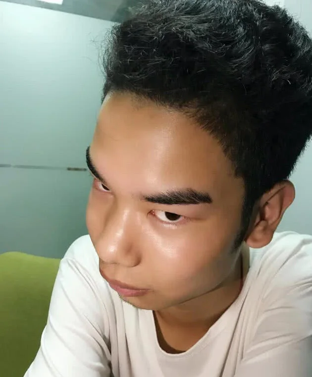 3年前,一夜爆火的“发际线男孩”小吴,如今怎样了? 3年前,一夜爆火的“发际线男孩”小吴,如今怎样了?