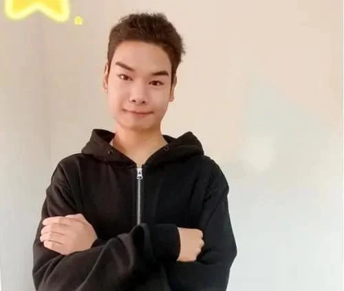 3年前,一夜爆火的“发际线男孩”小吴,如今怎样了? 3年前,一夜爆火的“发际线男孩”小吴,如今怎样了?