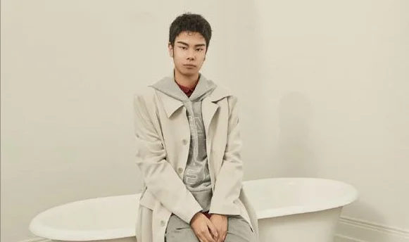 3年前,一夜爆火的“发际线男孩”小吴,如今怎样了? 3年前,一夜爆火的“发际线男孩”小吴,如今怎样了?