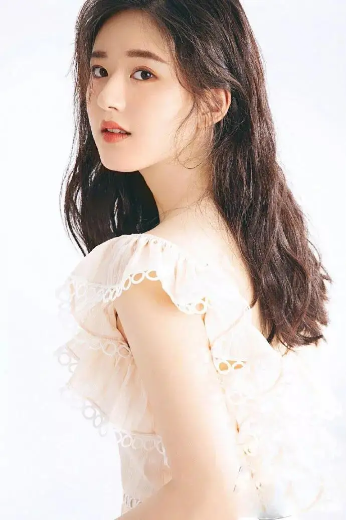 赵露思算是路人水准吗?邻家女孩 赵露思算是路人水准吗?邻家女孩