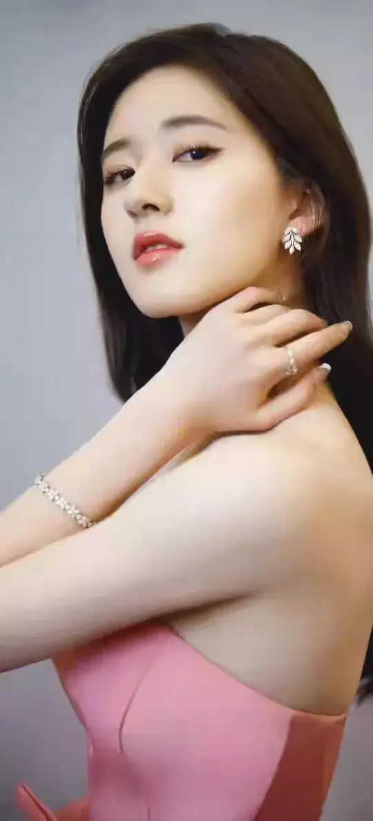 赵露思算是路人水准吗?邻家女孩 赵露思算是路人水准吗?邻家女孩