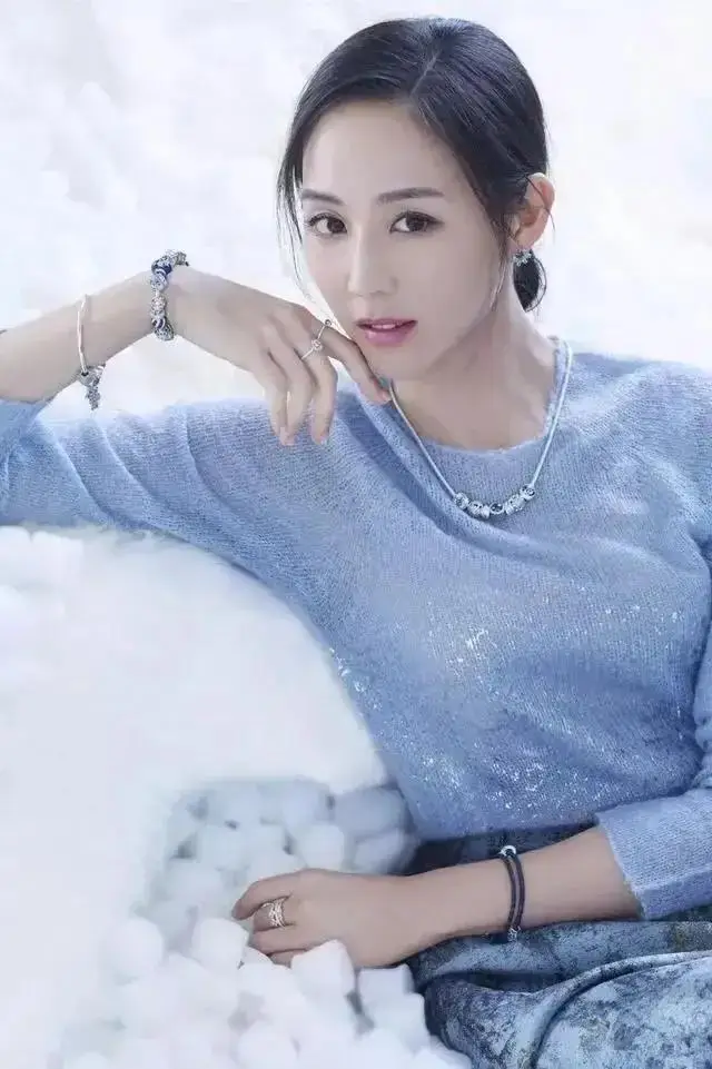 张钧甯惊艳写真照