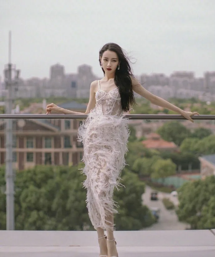 迪丽热巴~散发出浓浓的女人味 迪丽热巴~散发出浓浓的女人味