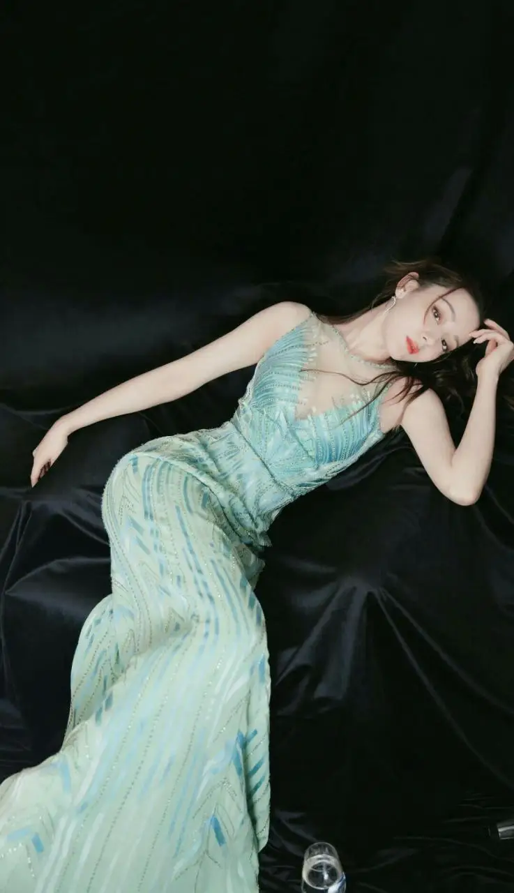 迪丽热巴~散发出浓浓的女人味 迪丽热巴~散发出浓浓的女人味