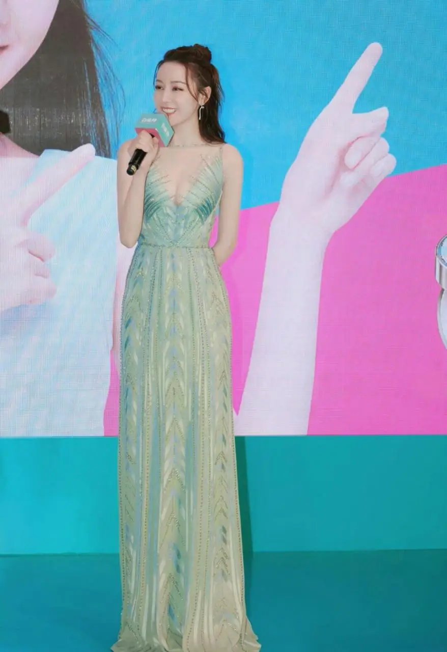 迪丽热巴~散发出浓浓的女人味 迪丽热巴~散发出浓浓的女人味