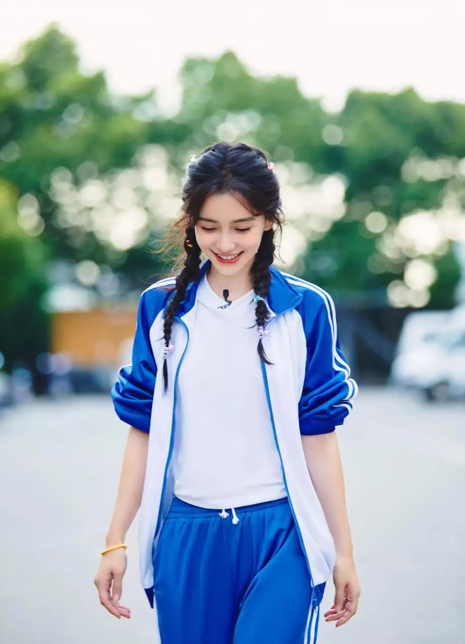运动风的Angelababy,仿佛回到了18岁的样子 运动风的Angelababy,仿佛回到了18岁的样子