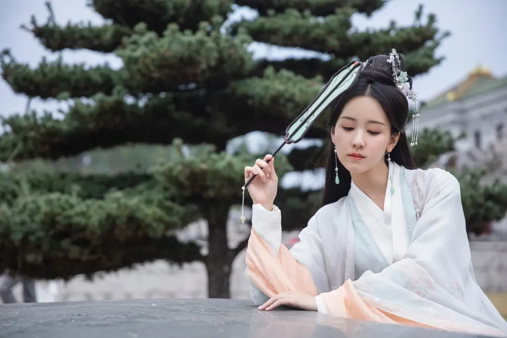 每日八卦:杨洋赵露思恋情?高圆圆忙打针?贾玲爱上人气小生? 每日八卦:杨洋赵露思恋情?高圆圆忙打针?贾玲爱上人气小生?