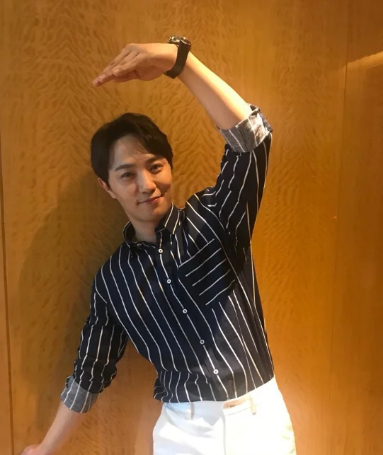 《太阳的后裔》男二饰演者徐大荣确认感染新冠,目前已被隔离 《太阳的后裔》男二饰演者徐大荣确认感染新冠,目前已被隔离