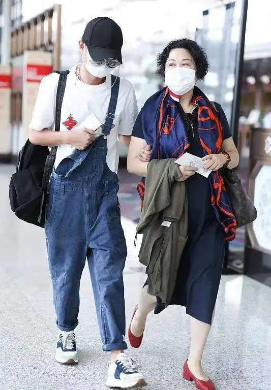文章离婚后事业低落,很难看到他的影子,一出现就格外的引人注意 文章离婚后事业低落,很难看到他的影子,一出现就格外的引人注意