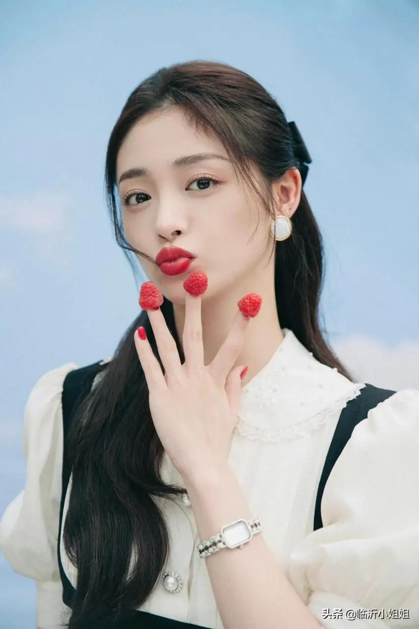 周洁琼,有颜有才的小姐姐,散发清新甜美的魅力和少女的清纯柔美 周洁琼,有颜有才的小姐姐,散发清新甜美的魅力和少女的清纯柔美