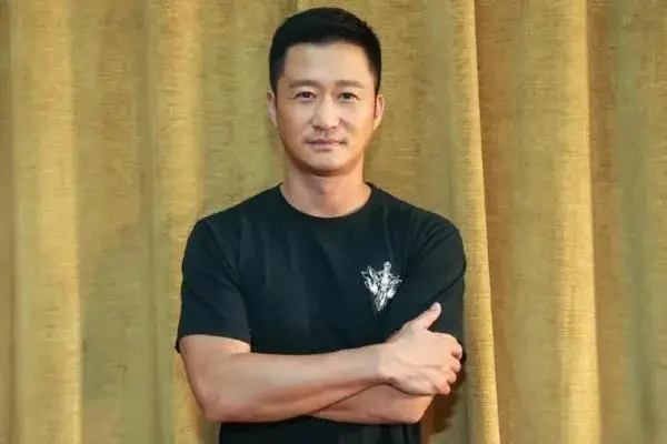 吴京身高多少?《战狼2》一张狱照曝光了他真实身高 吴京身高多少?《战狼2》一张狱照曝光了他真实身高