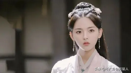 娱乐圈打工人工资差距大,明星日均208万,助理薪酬3500元 娱乐圈打工人工资差距大,明星日均208万,助理薪酬3500元