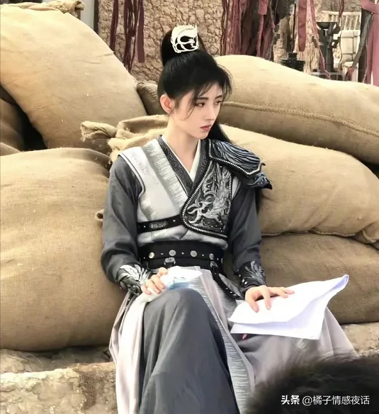 鞠婧祎新剧“女将军妆”曝光:这是去战场打仗,还是cos漫展? 鞠婧祎新剧“女将军妆”曝光:这是去战场打仗,还是cos漫展?