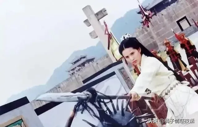 鞠婧祎新剧“女将军妆”曝光:这是去战场打仗,还是cos漫展? 鞠婧祎新剧“女将军妆”曝光:这是去战场打仗,还是cos漫展?