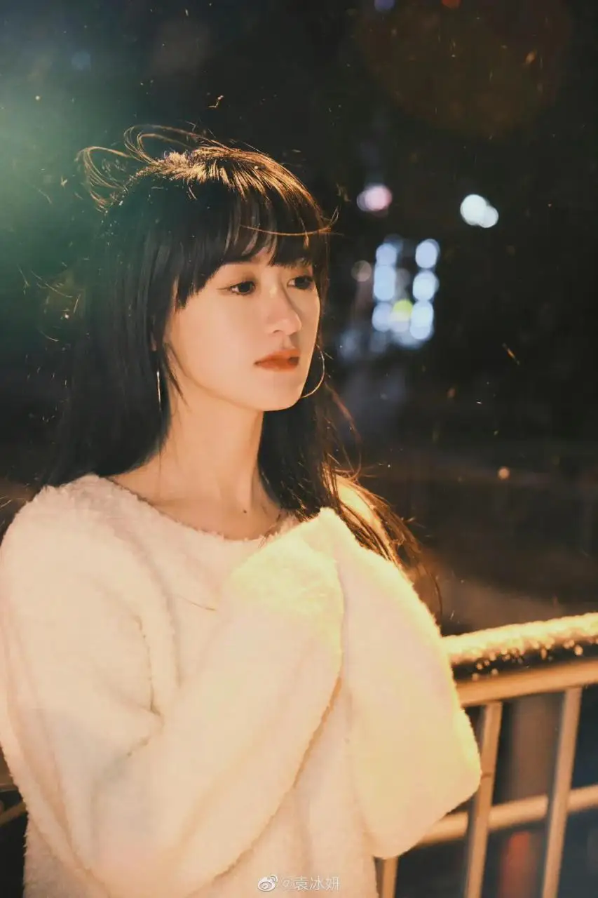 袁冰妍最新高清图片,初雪氛围感,看着好冷啊,注意保暖 袁冰妍最新高清图片,初雪氛围感,看着好冷啊,注意保暖