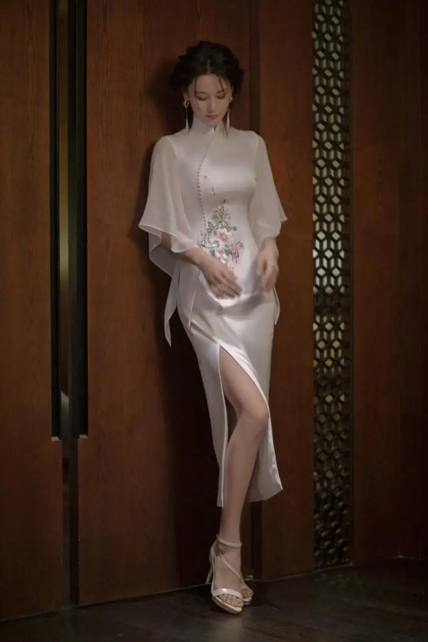 还是长发有“女人味”,张馨予一头长发配长裙,真有女神的样子 还是长发有“女人味”,张馨予一头长发配长裙,真有女神的样子