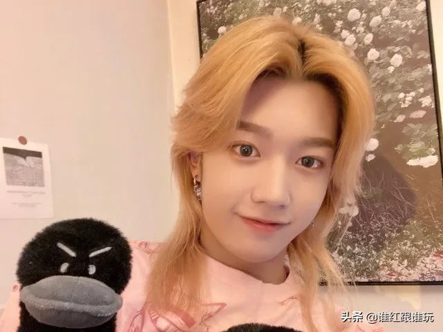 男爱豆被批娘气后回应:我辛苦赚钱养活自己,这就叫阳刚之气 男爱豆被批娘气后回应:我辛苦赚钱养活自己,这就叫阳刚之气