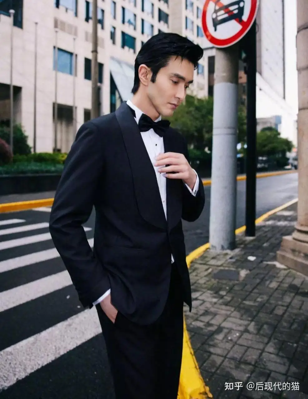 《如月》发布暗夜逐月概念海报:绝了,高伟光的氛围感 《如月》发布暗夜逐月概念海报:绝了,高伟光的氛围感